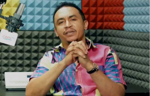 Pastor Adeboye: "Anyone not paying his tithe won't go to heaven" - Freeze Reacts