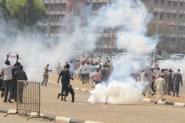 Protesting Shittes throw missiles at armoured vehicle as protest turn bloody