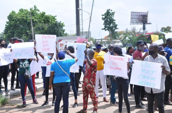 BREAKING: Fuel and electricity hike: Protesters hit Osogbo